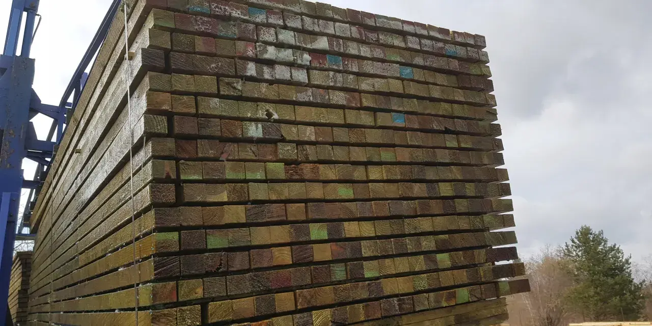 Ile kosztują łaty i kontrłaty na dach? Sprawdź ceny i materiały