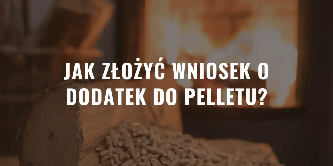 Jak złożyć wniosek o dodatek do pieca na pellet? Na zdjęciu widać stos drewna i pelletu, a w tle płonący kominek.