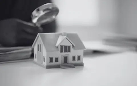 Model domu pod lupą. Zastanawiasz się, ile kosztuje wycena nieruchomości?