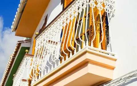 Czym pomalować balustradę metalową, aby uniknąć rdzy i uszkodzeń?