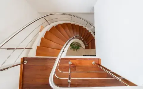 Co ile słupek balustrady? Kluczowe zasady i normy budowlane
