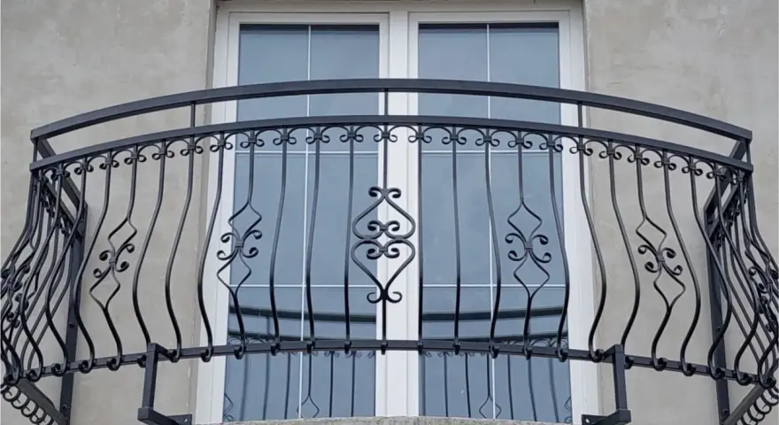 Ile kosztuje balustrada na balkon? Sprawdź ceny i materiały